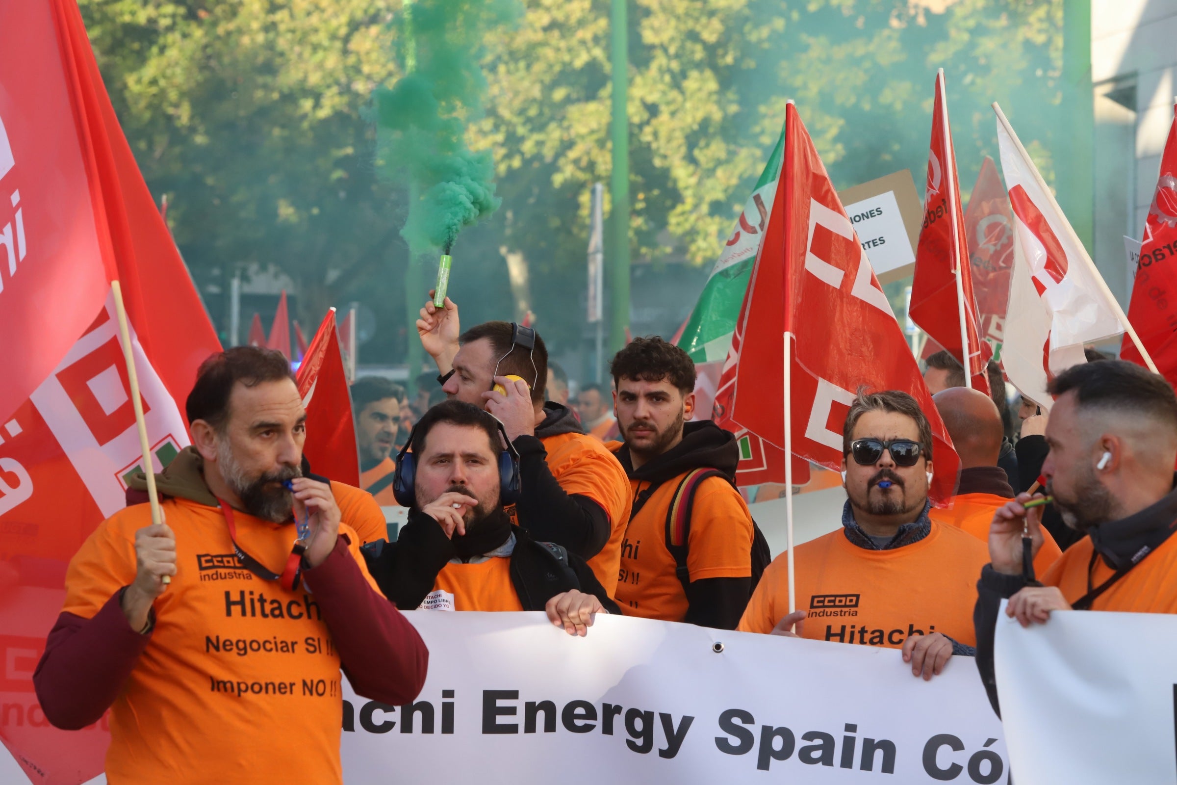 En imágenes, la tensa jornada de la plantilla de Hitachi en Córdoba