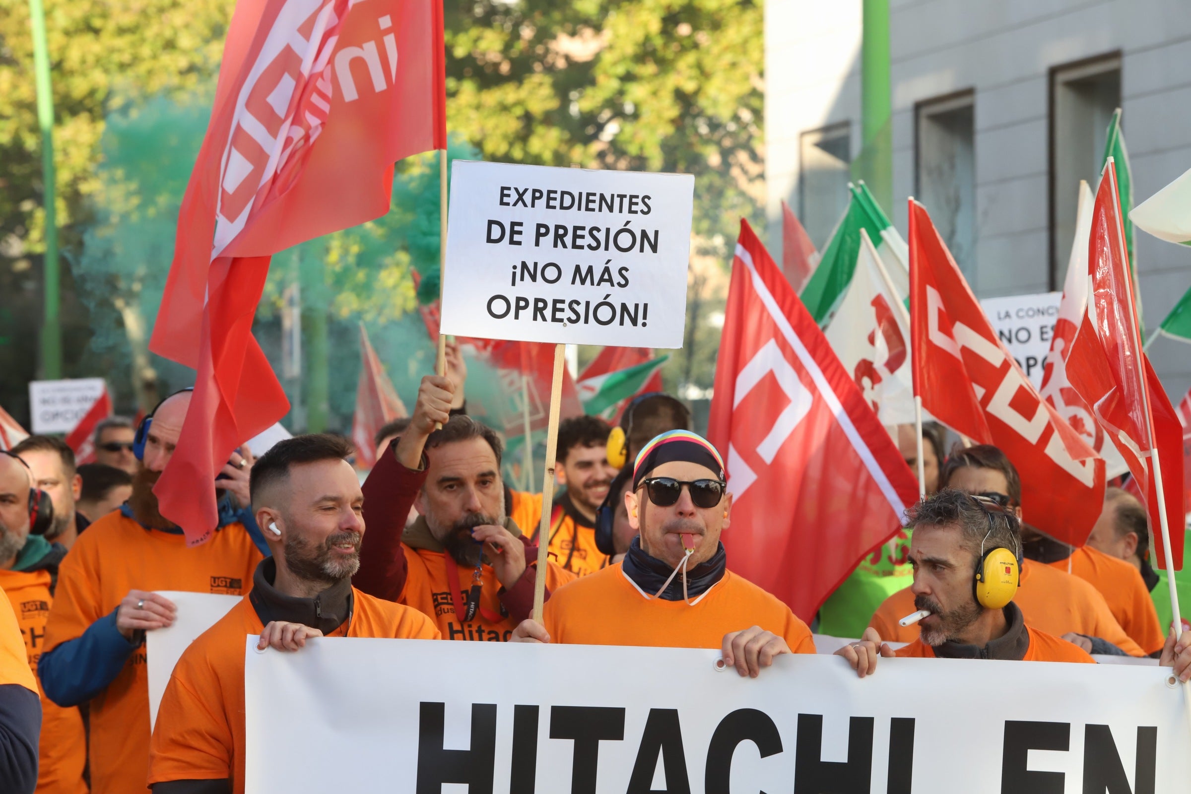 En imágenes, la tensa jornada de la plantilla de Hitachi en Córdoba