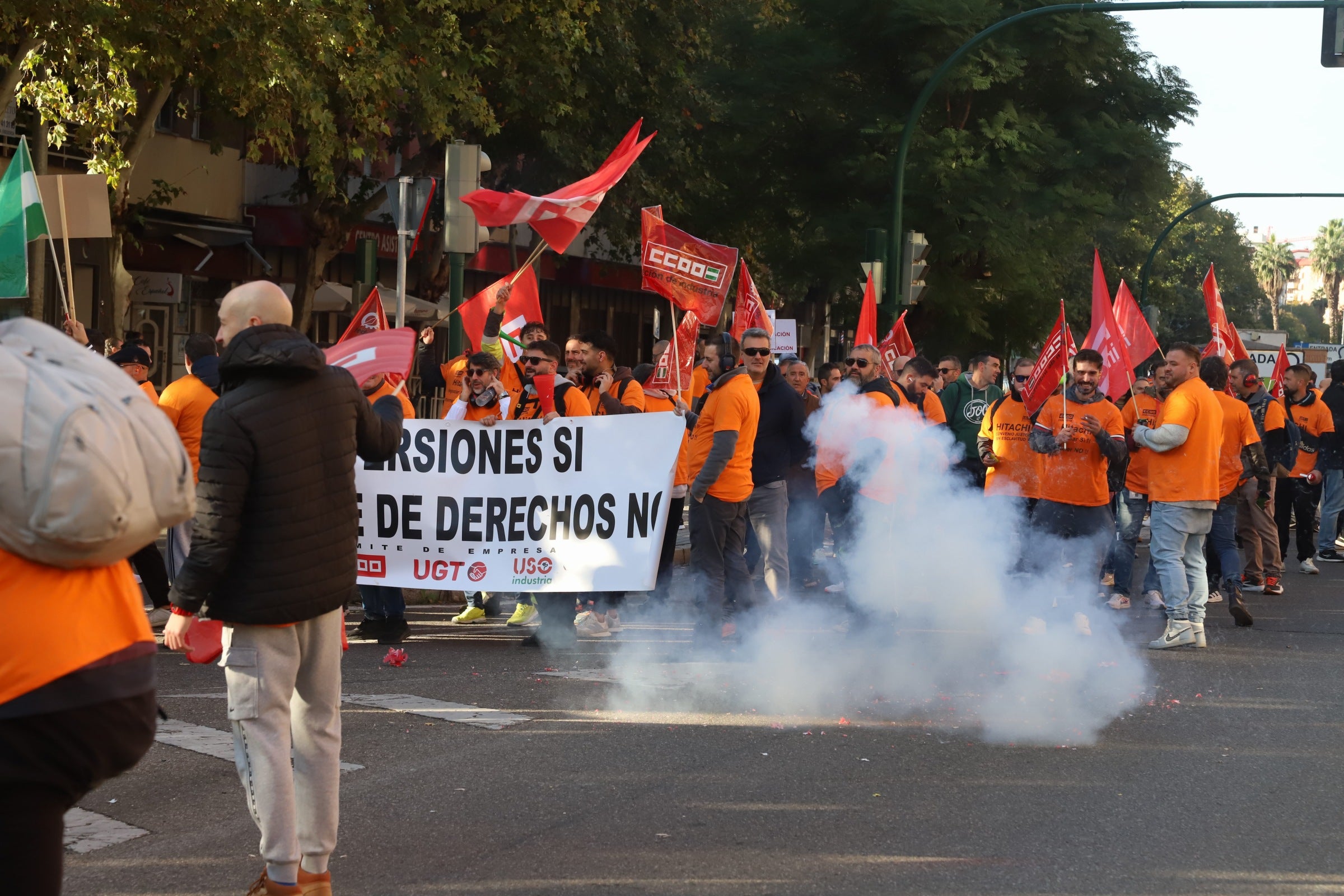 En imágenes, la tensa jornada de la plantilla de Hitachi en Córdoba