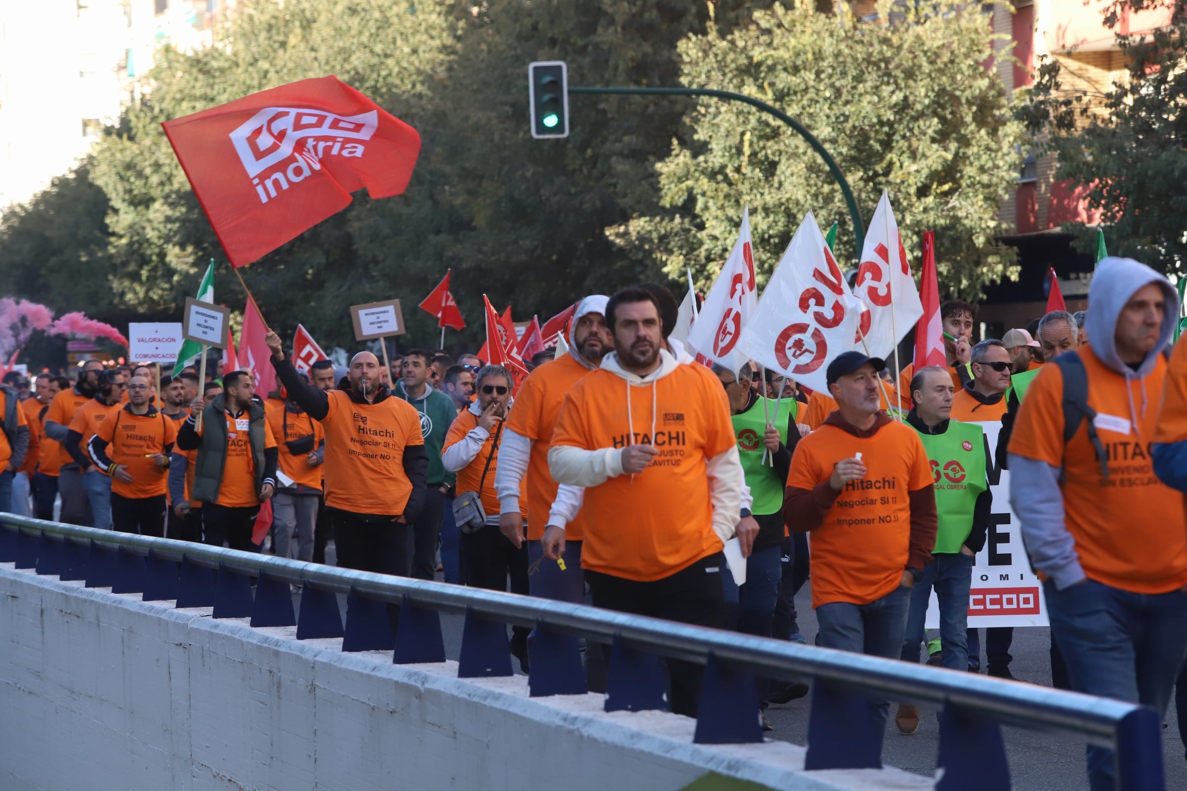 En imágenes, la tensa jornada de la plantilla de Hitachi en Córdoba