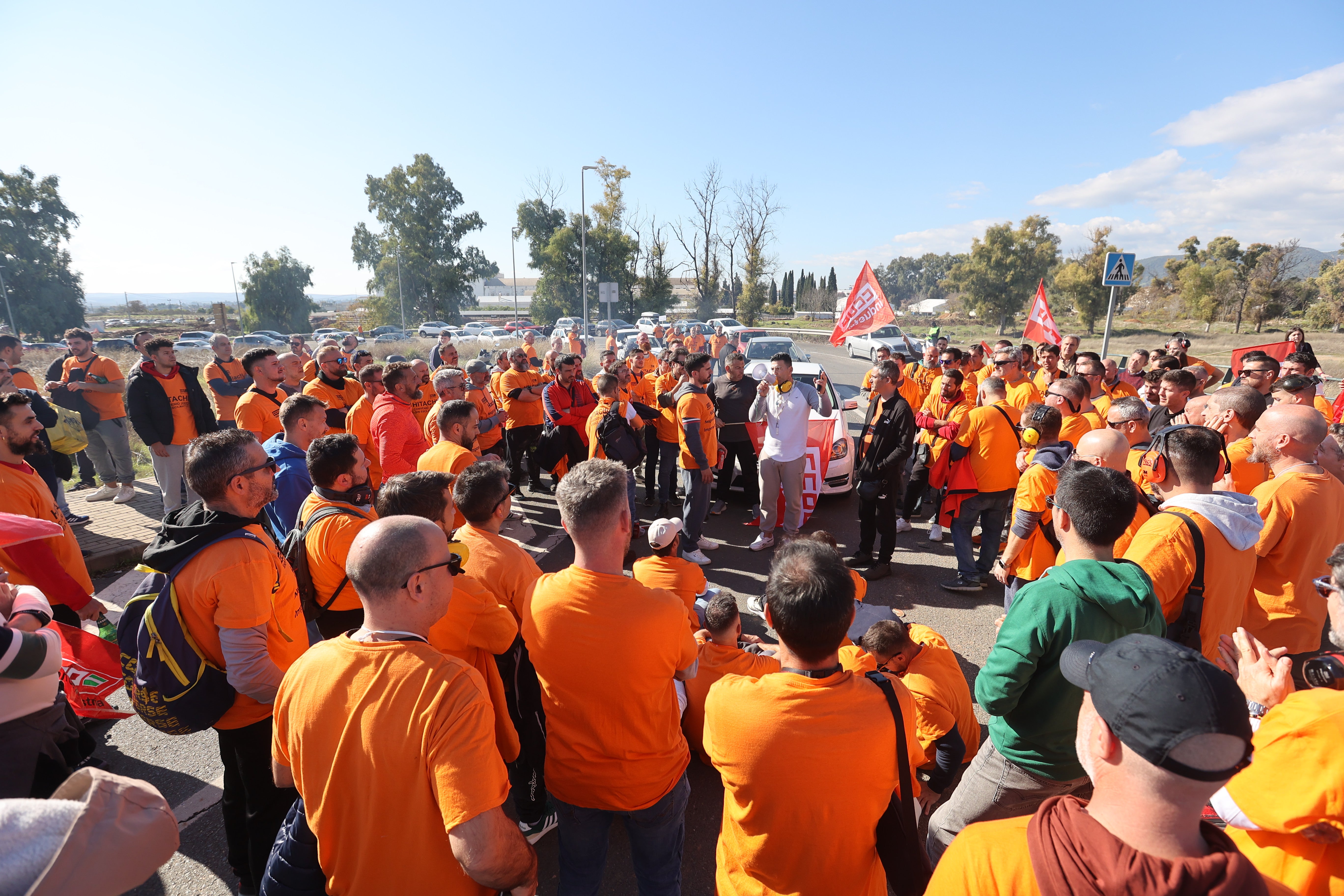 En imágenes, la tensa jornada de la plantilla de Hitachi en Córdoba