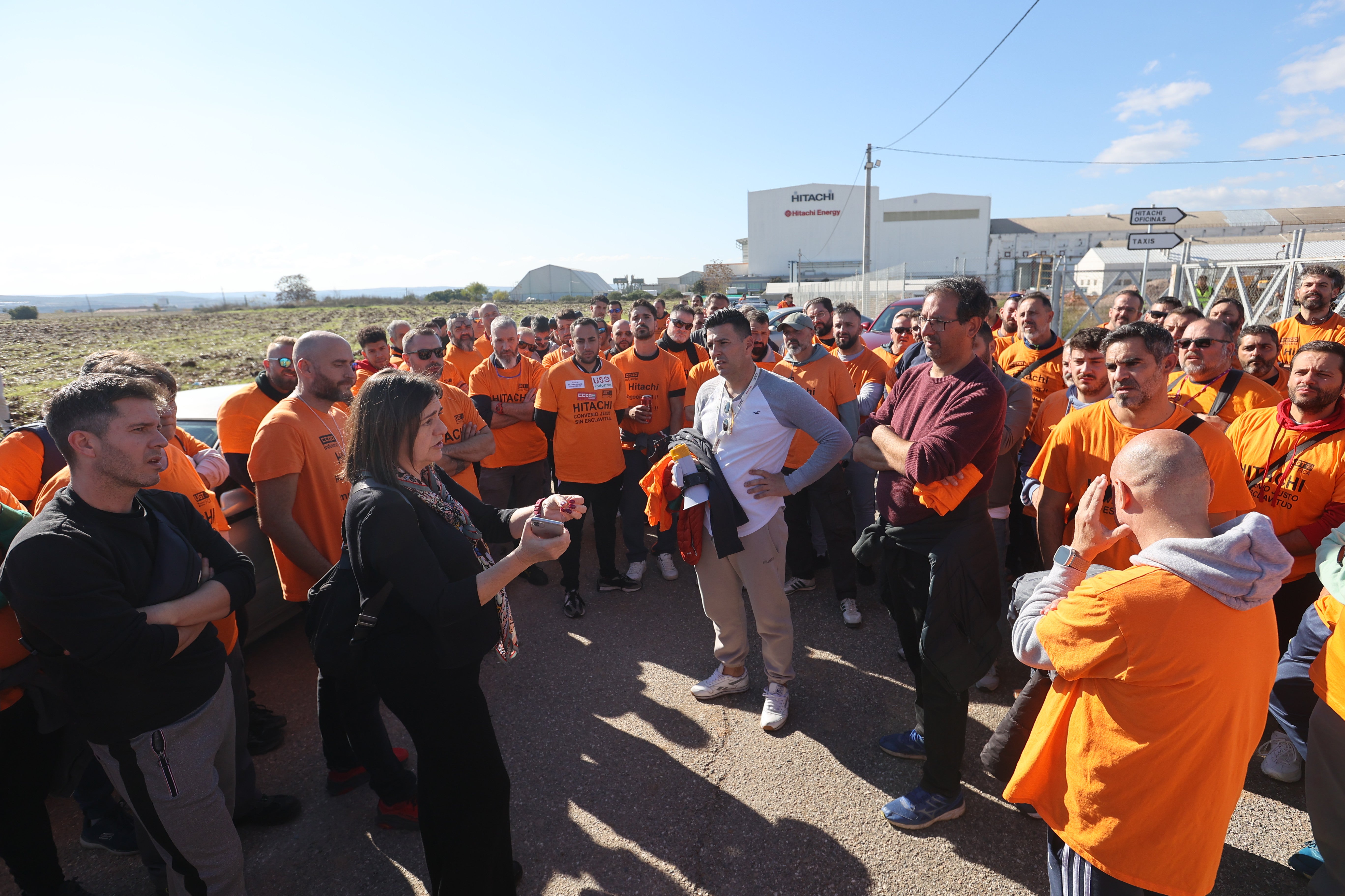 En imágenes, la tensa jornada de la plantilla de Hitachi en Córdoba