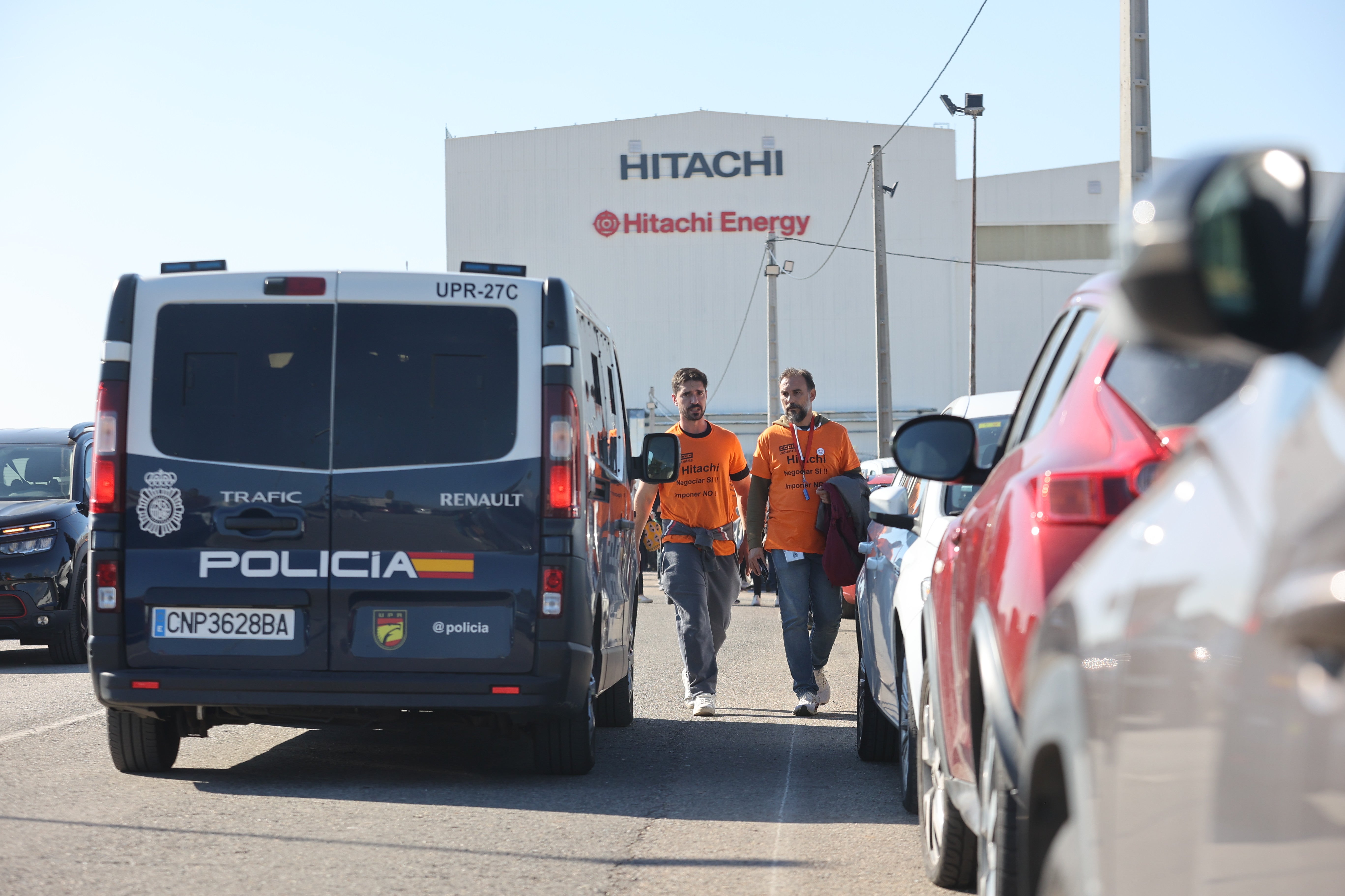 En imágenes, la tensa jornada de la plantilla de Hitachi en Córdoba