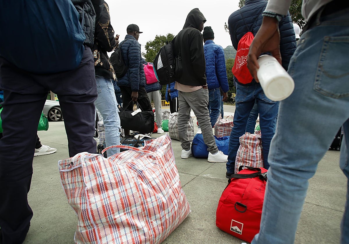 Inmigrantes llegados de Canarias a Ribeira de Piquín (Lugo) en septiembre de 2024