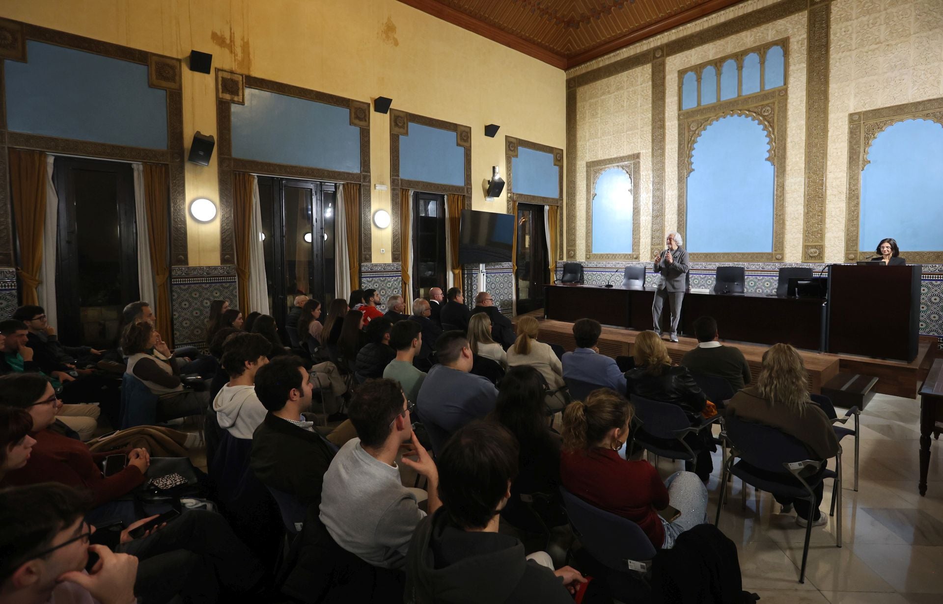 La charla de Alejandro Rojas Marcos sobre el &#039;Poder andaluz&#039; en Córdoba, en imágenes