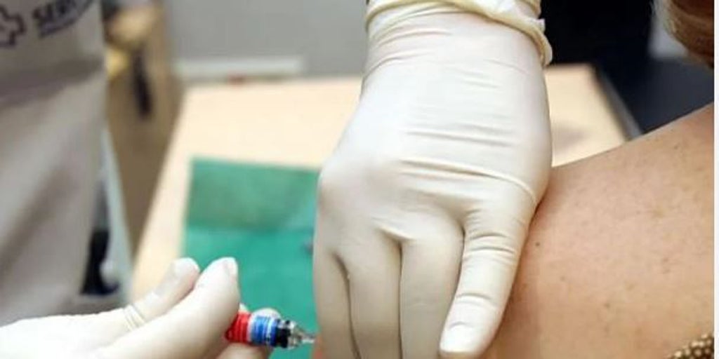 El consejero de Sanidad reconoce un «ligero repunte» de la gripe por la llegada de las bajas temperaturas