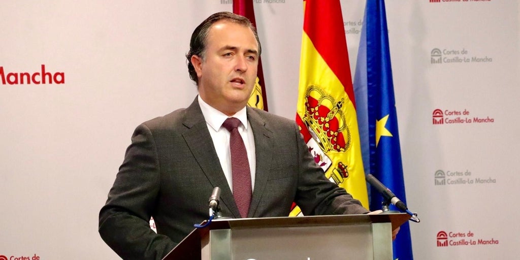 La inexperiencia de Vox frente a la  picardía  de PP y PSOE le obligan a devolver 34.345 € a las Cortes de Castilla-La Mancha