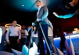 «Señor Sánchez, su gobierno se está pudriendo»: Azcón pide elecciones