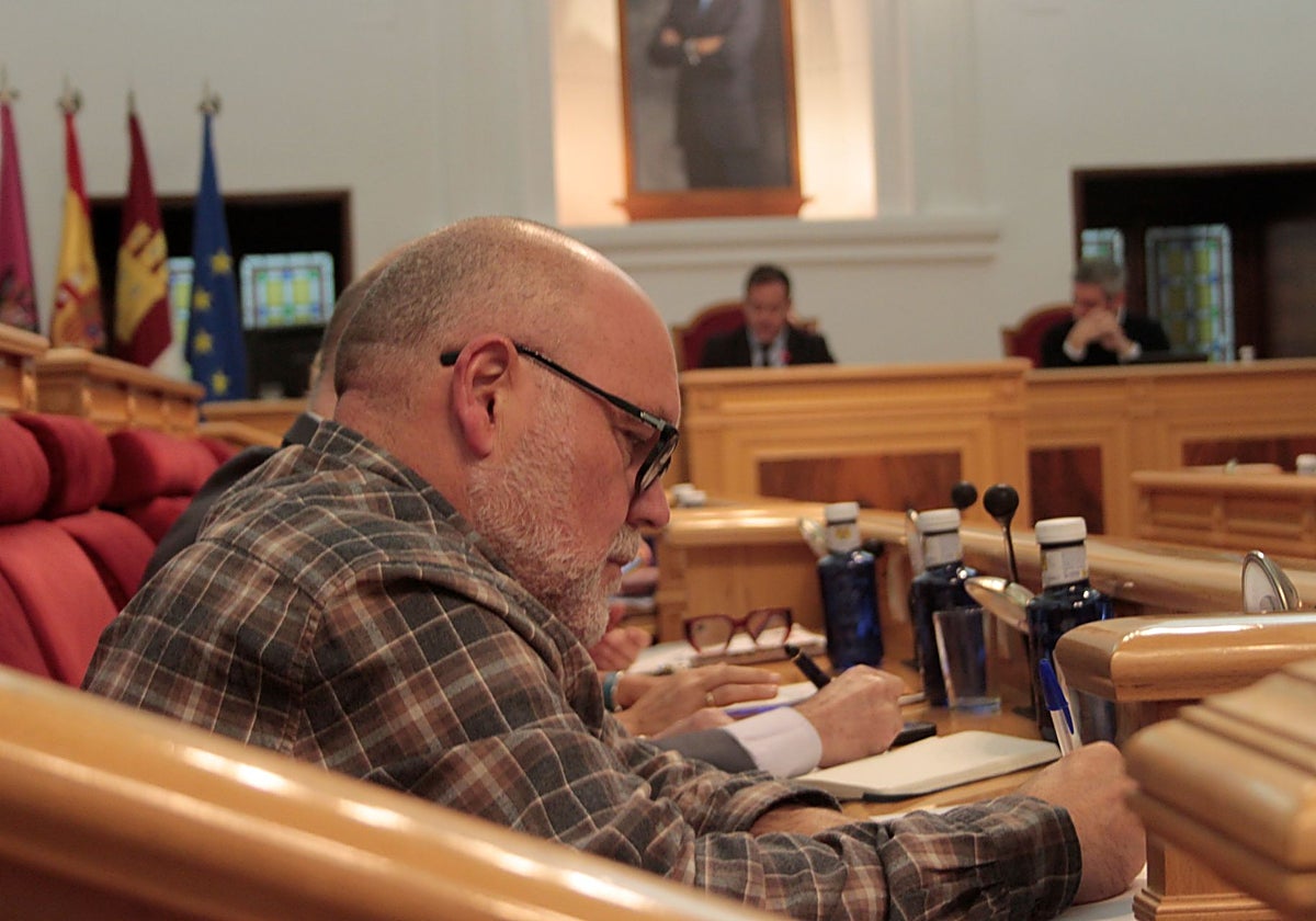 Txema Fernández, portavoz de IU, ha logrado que su moción sobre los descuentos en el Teatro de Rojas para jóvenes se apruebe por unanimidad en el Pleno del Ayuntamiento