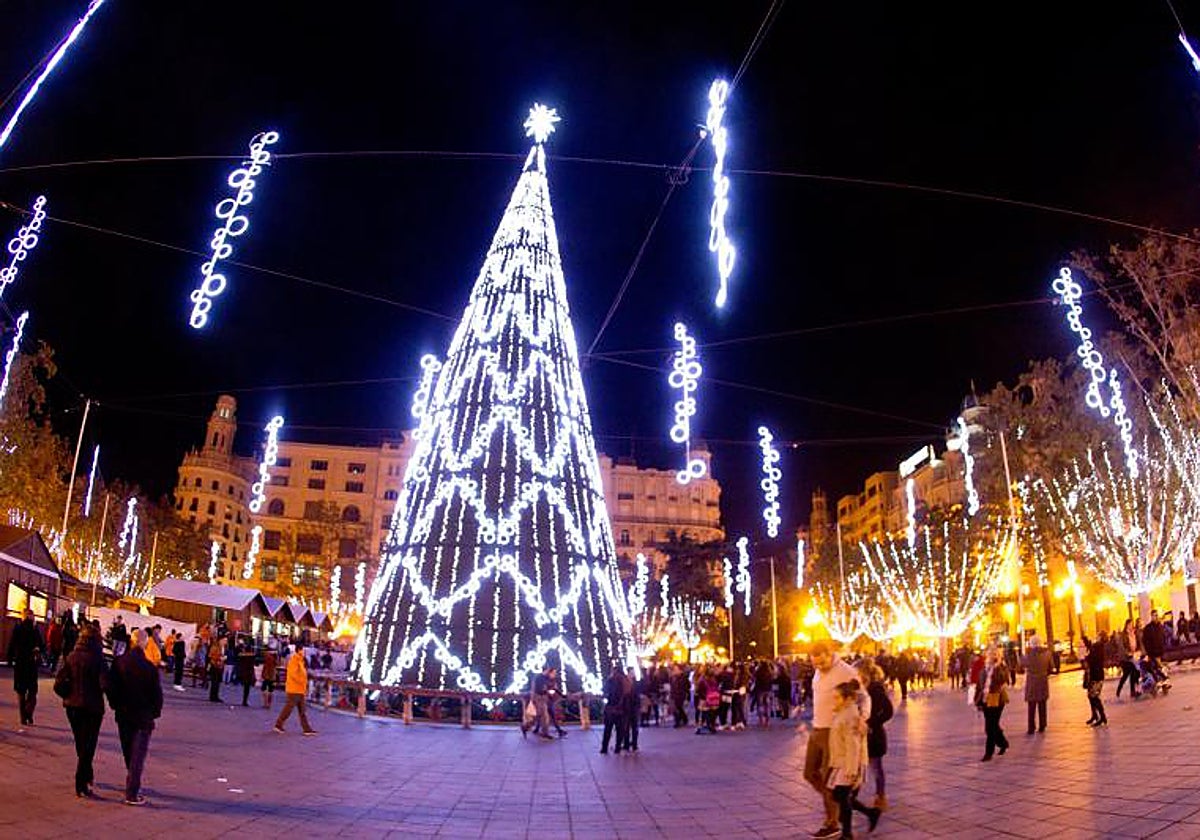 A qué hora encienden las luces de Navidad en Valencia hoy y dónde están las calles iluminadas, árboles y los belenesnes