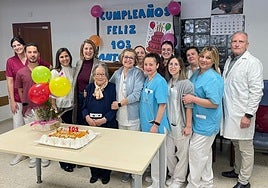 El Ayuntamiento de Córdoba homenajea a Antonia Polonio por su 103 cumpleaños