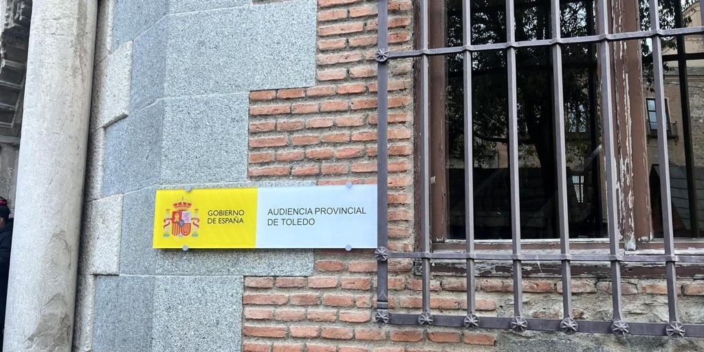 El Tribunal Superior de Justicia, en contra de la señalética instalada en la fachada del histórico edificio de la Audiencia de Toledo