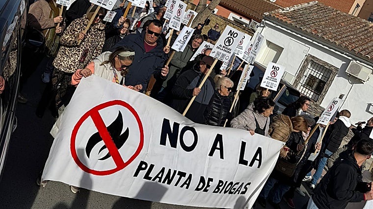 La manifestación ha terminado frente al Ayuntamiento de Villaluenga de la Sagra