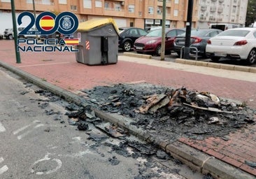 Detienen a una pirómana por quemar contenedores incitada por un camello para distraer a la policía y vender droga