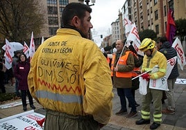 Un millar de personas se manifiesta en León contra la gestión de la Junta de los incendios