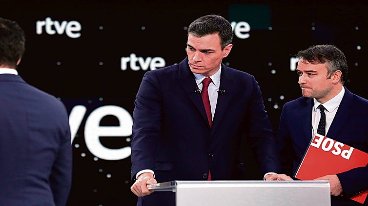 Sánchez recupera a Redondo y Salazar como asesores externos