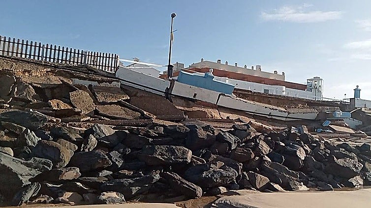 Matalascañas, al límite: el alcalde avisa del grave riesgo medioambiental que supone el actual deterioro de la playa para el parque de Doñana