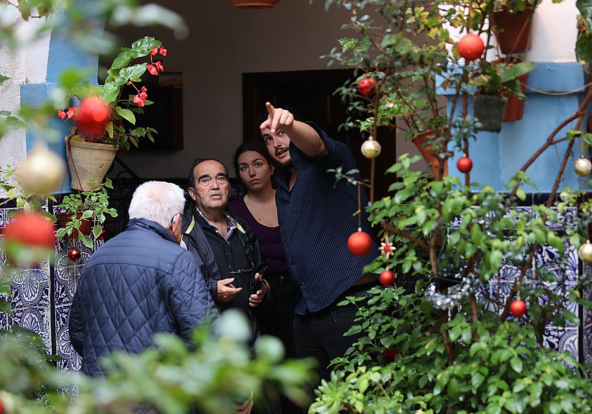 PATIOS EN NAVIDAD. PATIO CALLE PEDRO FERNANDEZ 6