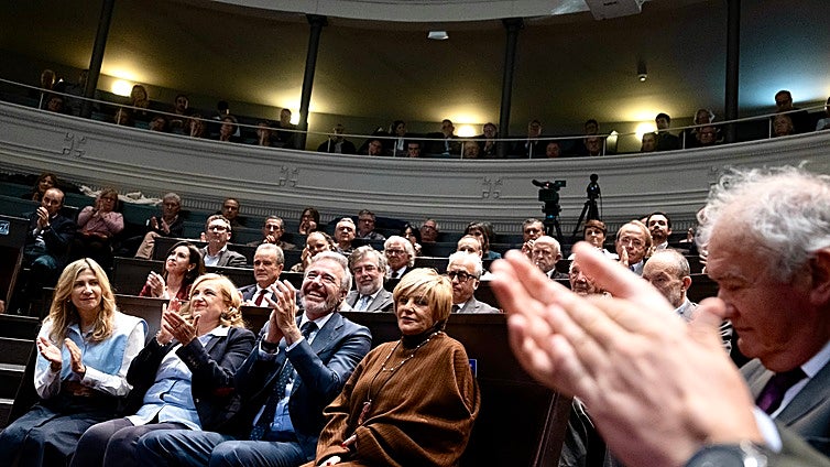 El último libro de Lambán, tributo a sus orígenes y al rural aragonés: «Lo escribió en paz y lo disfrutó»