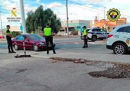 Muerde a un policía tras utilizar a una mujer embarazada para esconder cocaína y hachís en un control