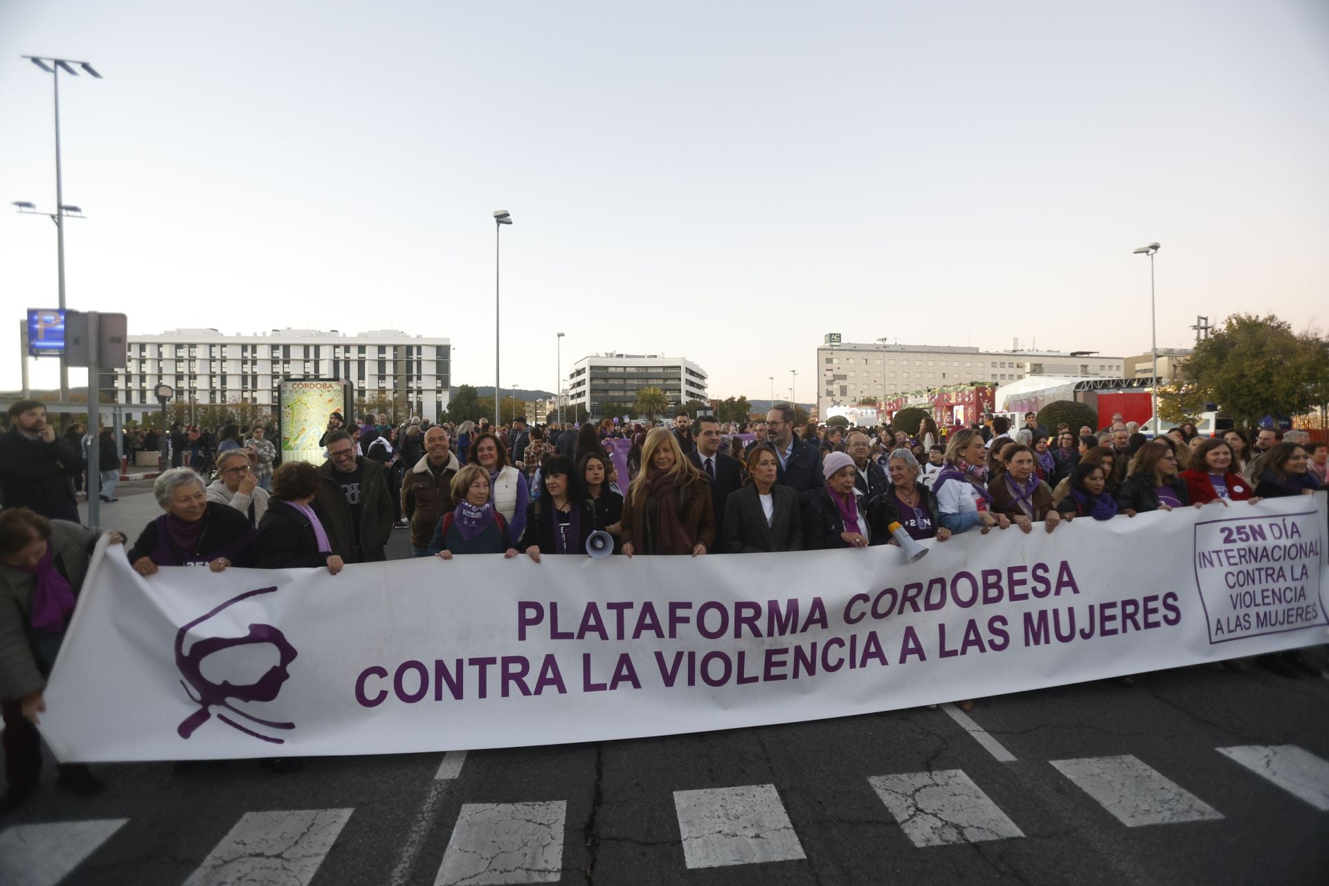 La concurrida protesta del 25-N en Córdoba, en imágenes