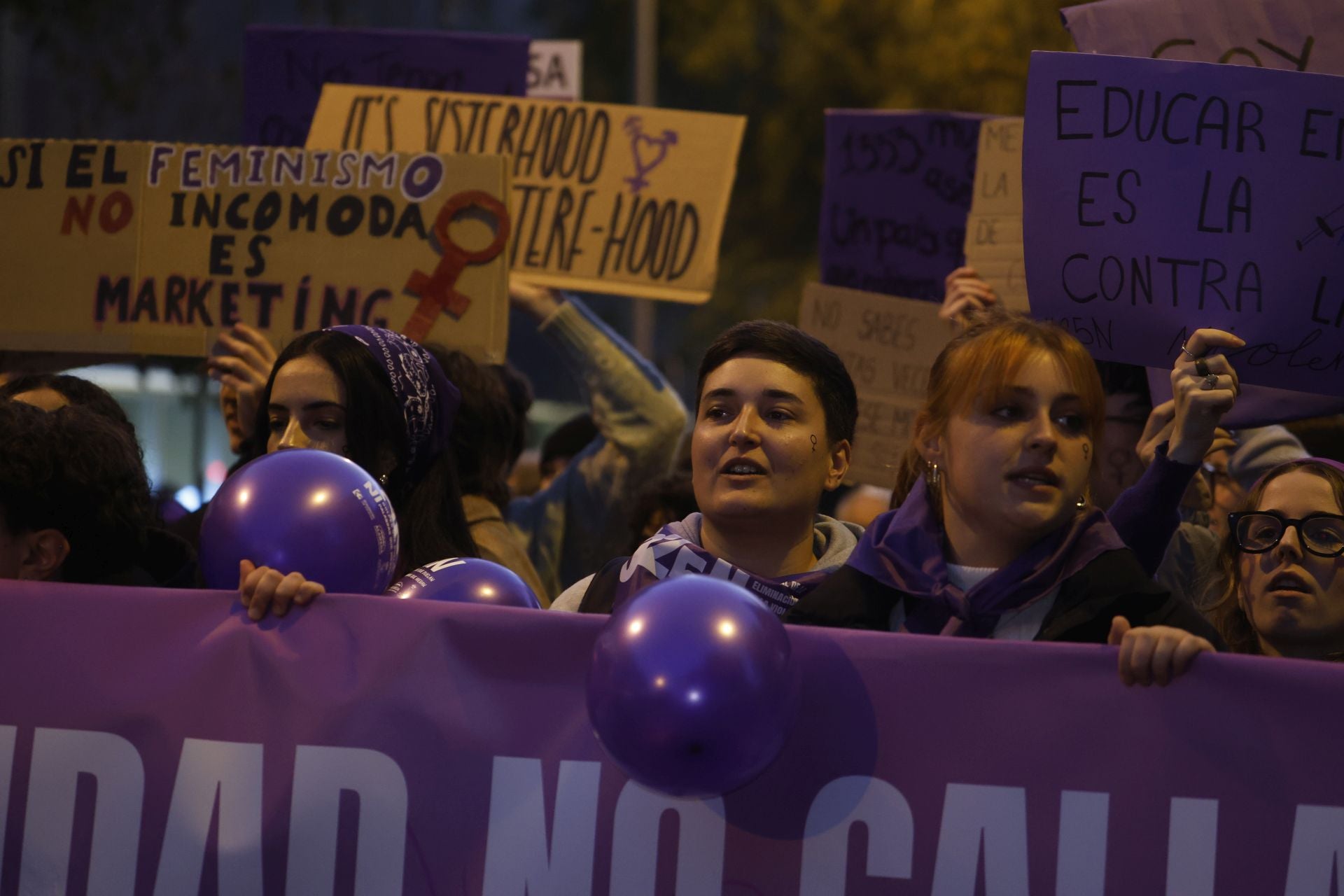 La concurrida protesta del 25-N en Córdoba, en imágenes
