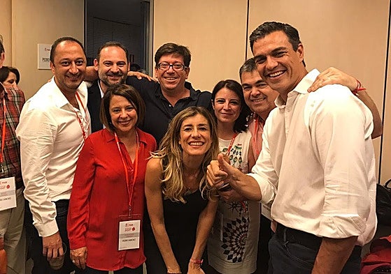 La UCO investiga a un asesor de Sánchez por cobrar del Ayuntamiento de Dos Hermanas mientras trabajaba en Ferraz