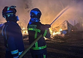 Un incendio calcina 13 infraviviendas en Leganés, la mayoría habitadas, y obliga a realojar a cuatro personas