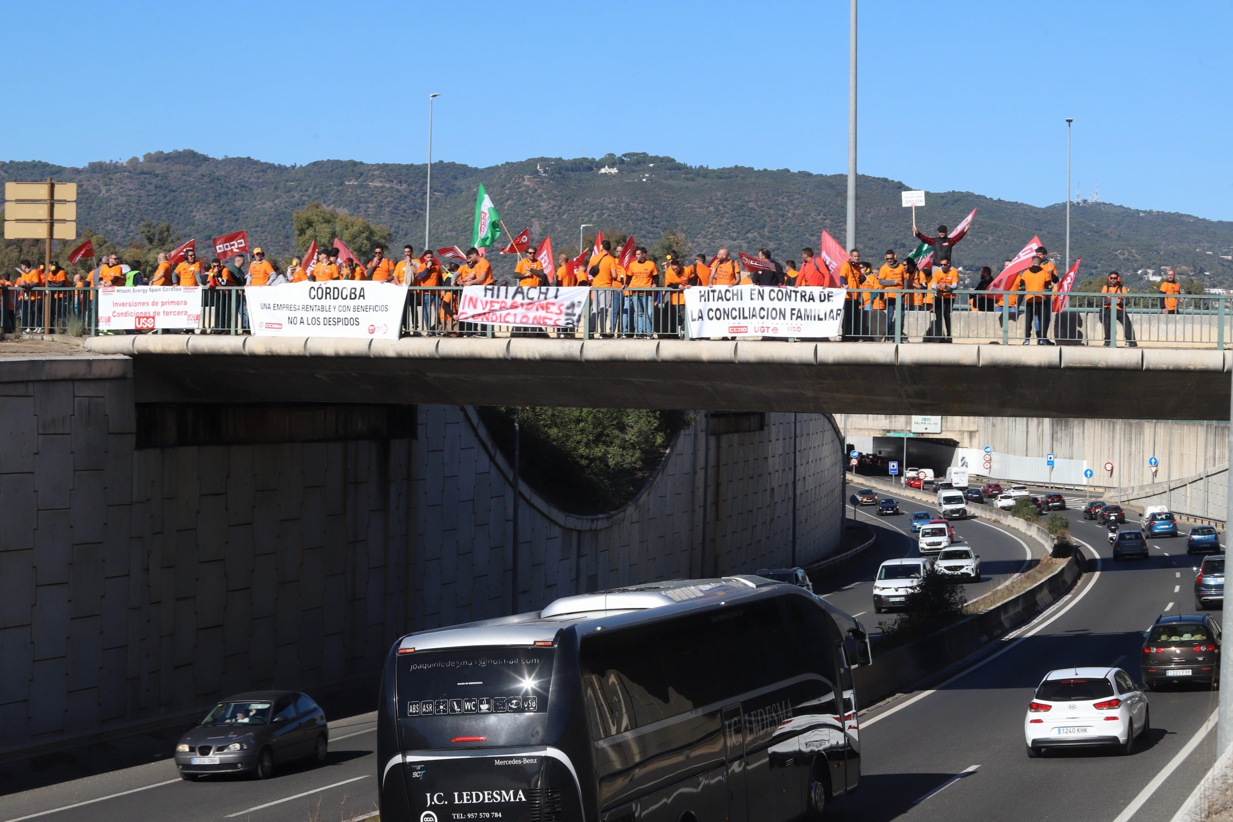 La nueva protesta de la plantilla de Hitachi en Córdoba, en imágenes
