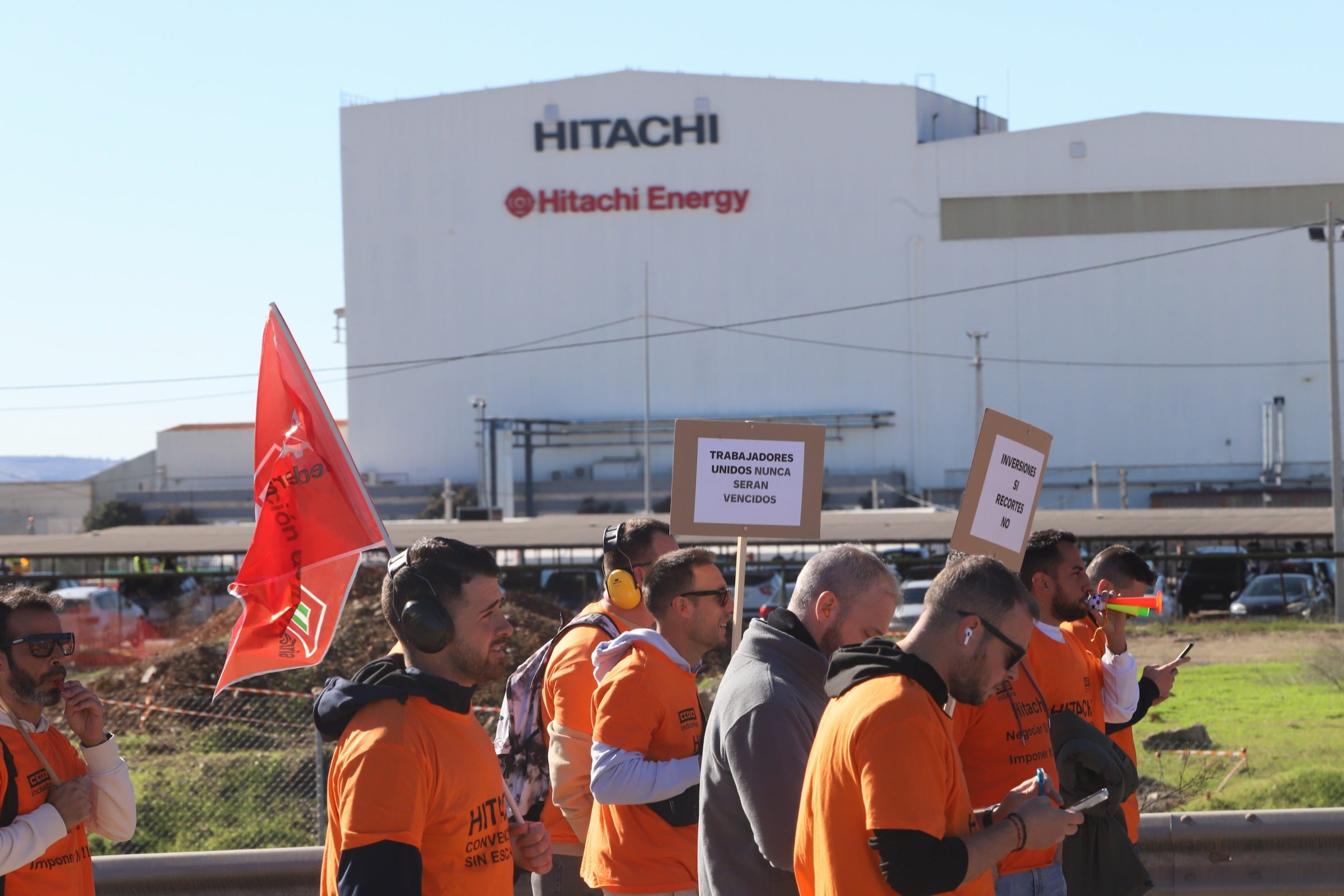 La nueva protesta de la plantilla de Hitachi en Córdoba, en imágenes