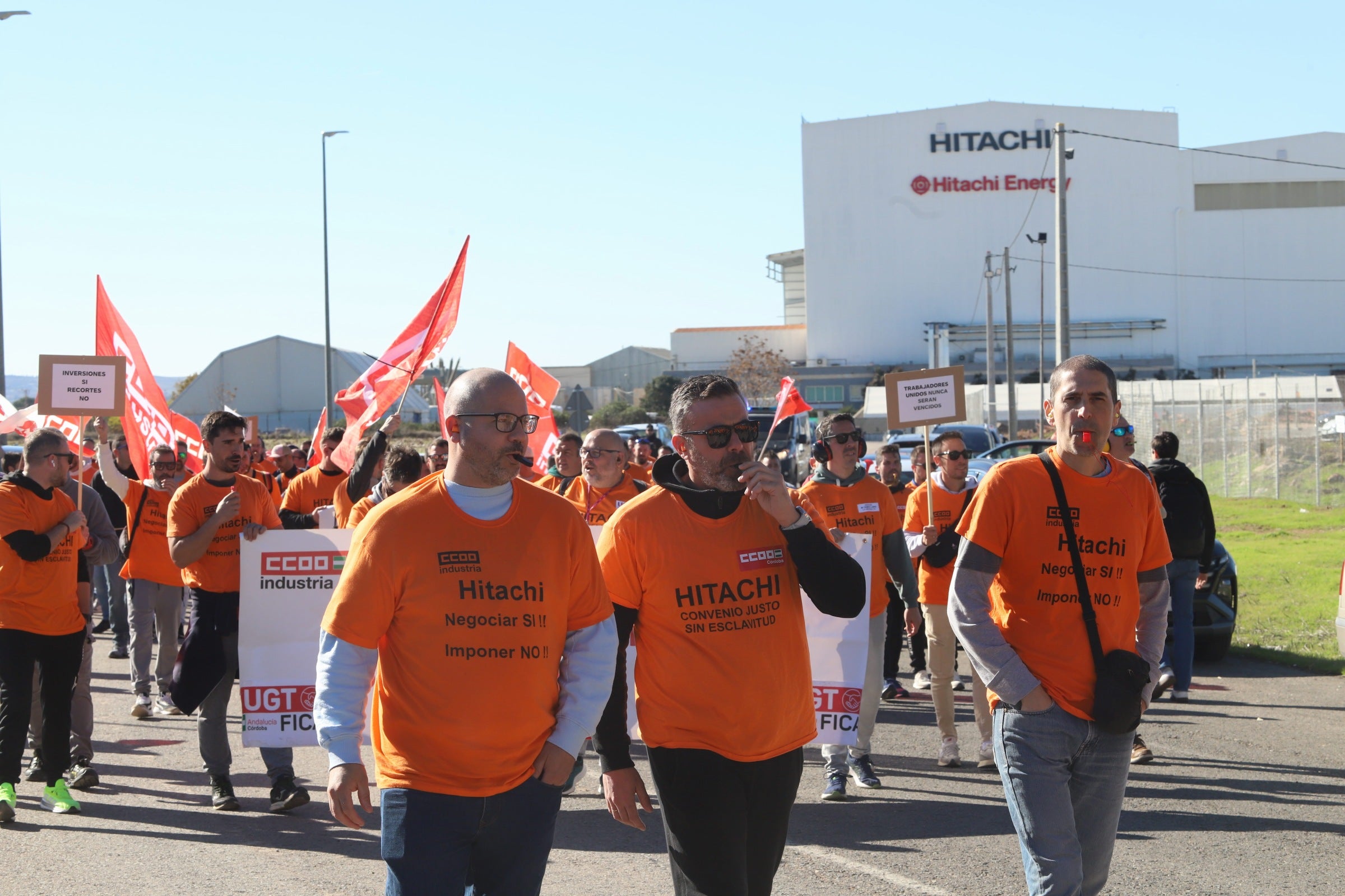 La nueva protesta de la plantilla de Hitachi en Córdoba, en imágenes