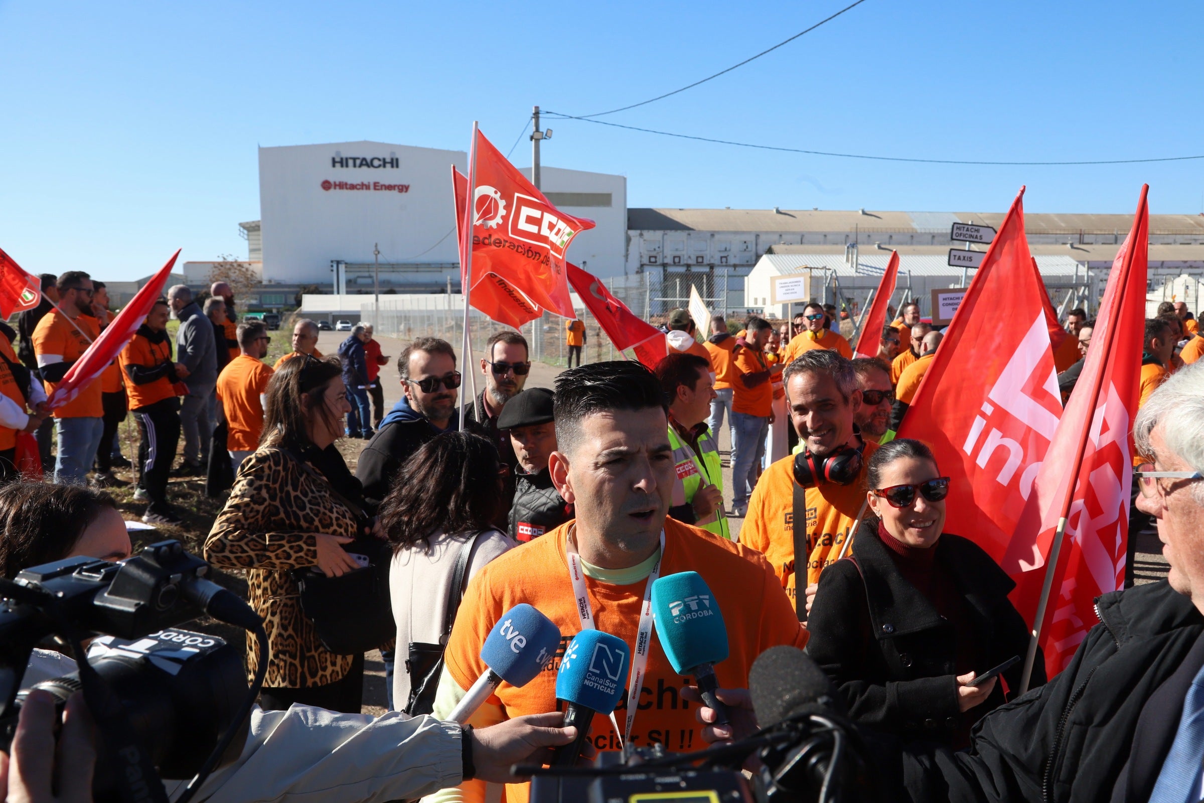 La nueva protesta de la plantilla de Hitachi en Córdoba, en imágenes