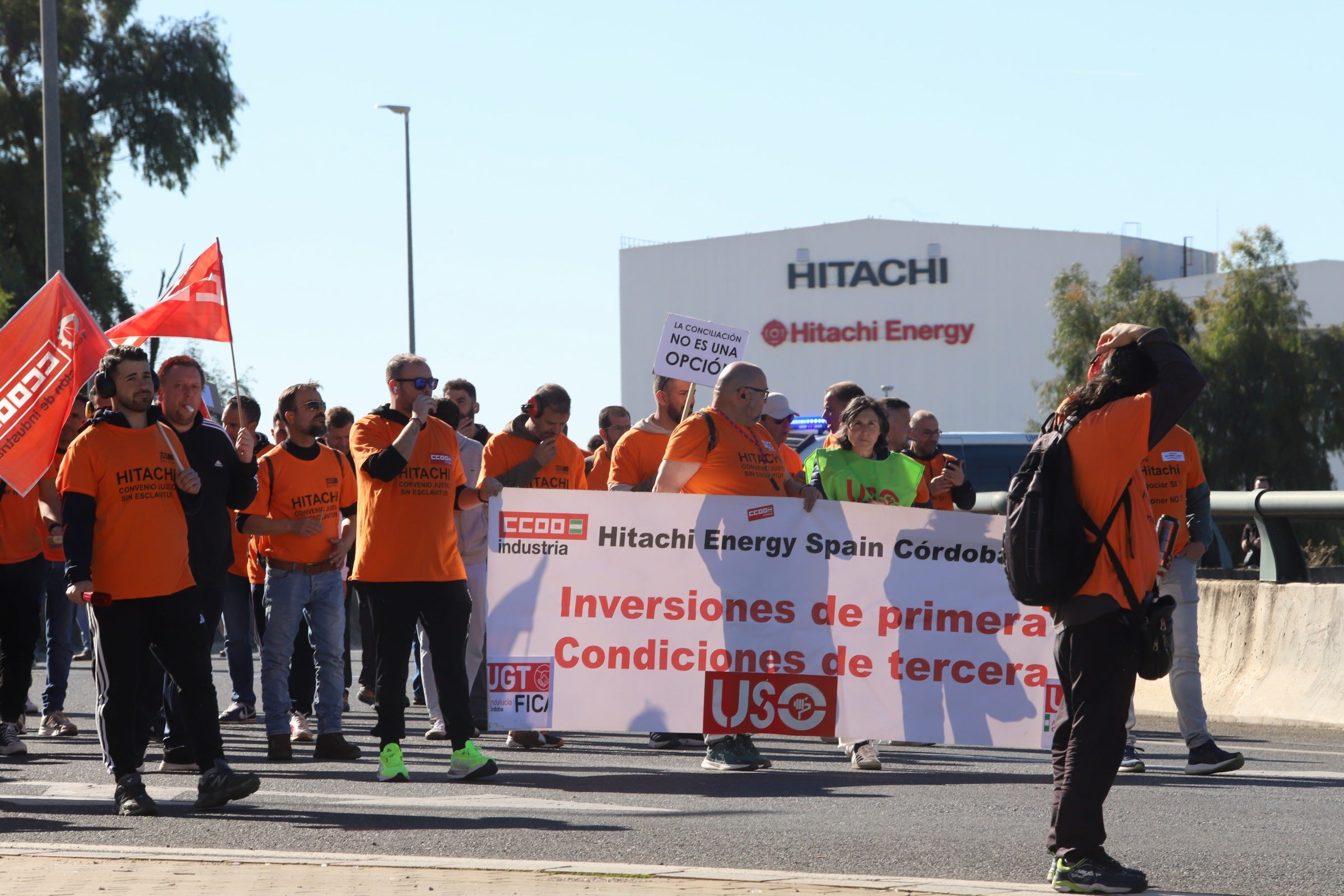 La nueva protesta de la plantilla de Hitachi en Córdoba, en imágenes