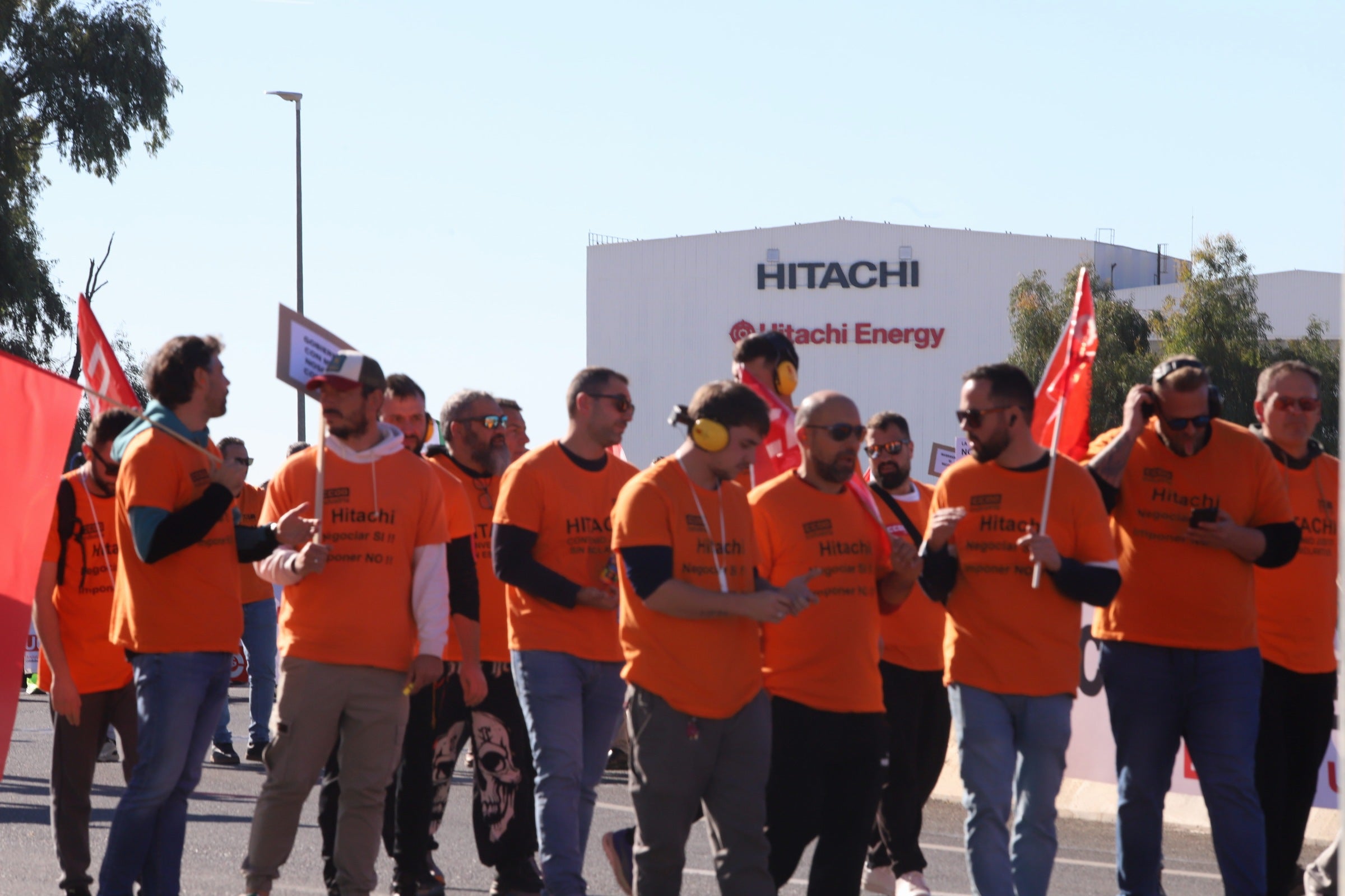 La nueva protesta de la plantilla de Hitachi en Córdoba, en imágenes