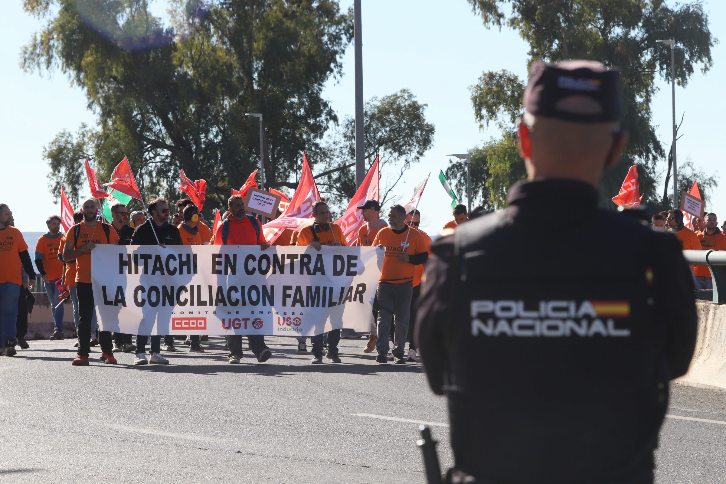 La nueva protesta de la plantilla de Hitachi en Córdoba, en imágenes