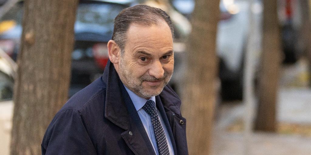 Vértigo en el PSOE ante un Ábalos «impredecible»: «Esto solo puede ir a peor»