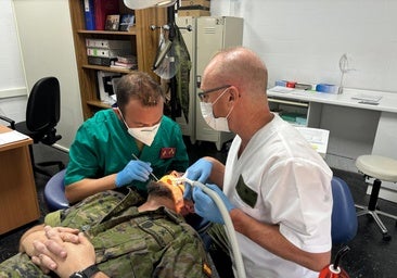 Alférez Rafael Gallardo dando servicio a la Brigada Rey Alfonso XIII de la legión