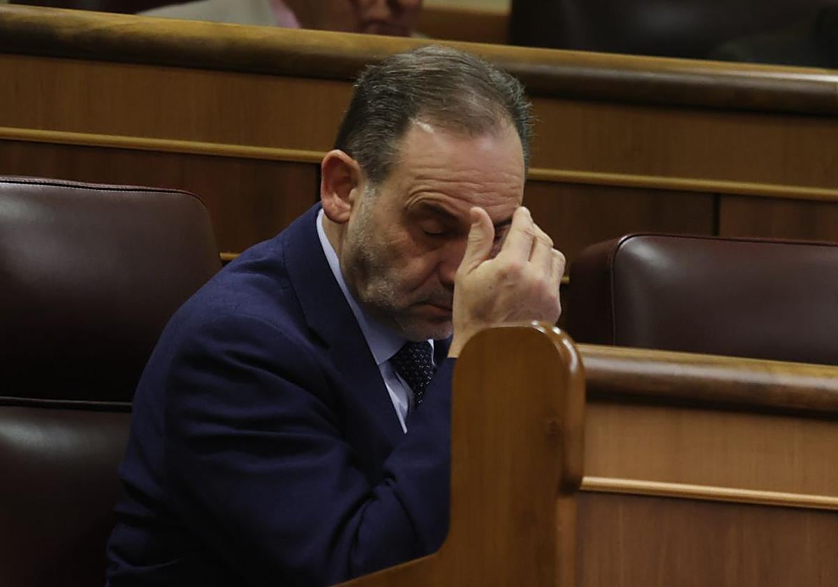 Ábalos dejará de cobrar 5.300 euros brutos al mes como diputado con su entrada en prisión