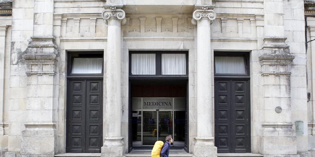 La USC decide este viernes el futuro de la descentralización de su grado en Medicina