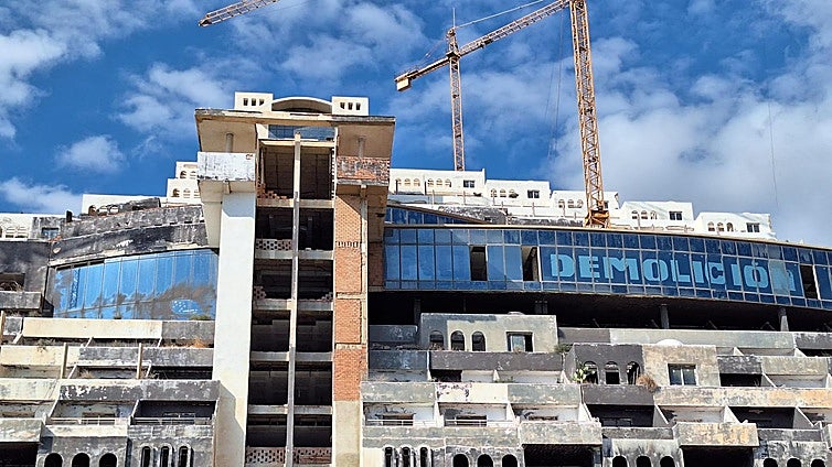 El TSJA ordena a Carboneras finalizar la revisión de la licencia del hotel El Algarrobico tras cinco meses de retraso