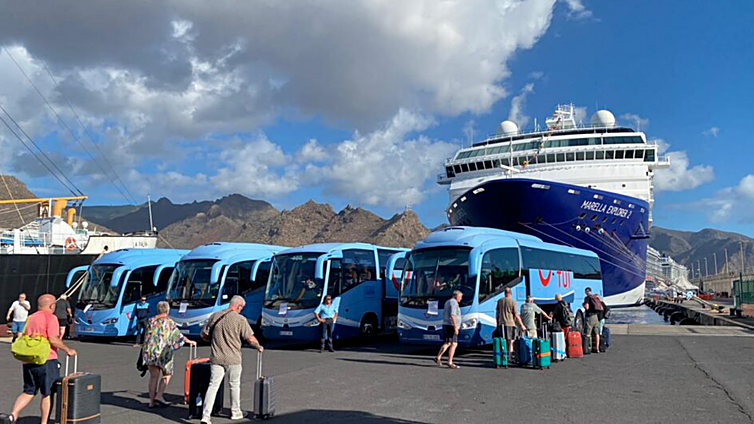 Hombre al agua en un crucero: se busca a un pasajero británico de 76 años al noroeste de Tenerife