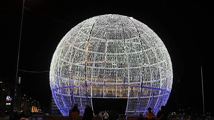 Encendido de luces de Navidad en San Sebastián hoy: horario, cortes de tráfico, calles iluminadas, dónde están los árboles y los belenes