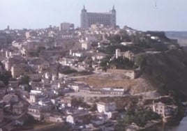 Las imágenes de un Toledo inédito de los años 40 y 60: del ajetreo de la plaza de la Magdalena a las heridas de la guerra civil