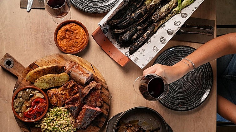 Calçotadas frente al mar a 15 minutos de Barcelona para disfrutar como un Mamut