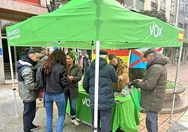 Vox denuncia una agresión a un miembro del partido en una mesa informativa en Ponferrada