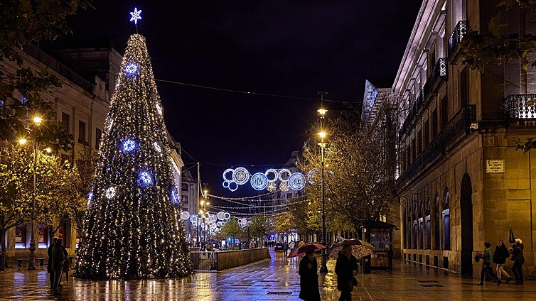 A qué hora es el encendido de luces de Navidad en Pamplona y dónde están las calles iluminadas y el árbol