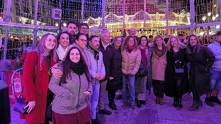 Government team, collaborators and citizens at the Christmas lighting in Ciudad Real