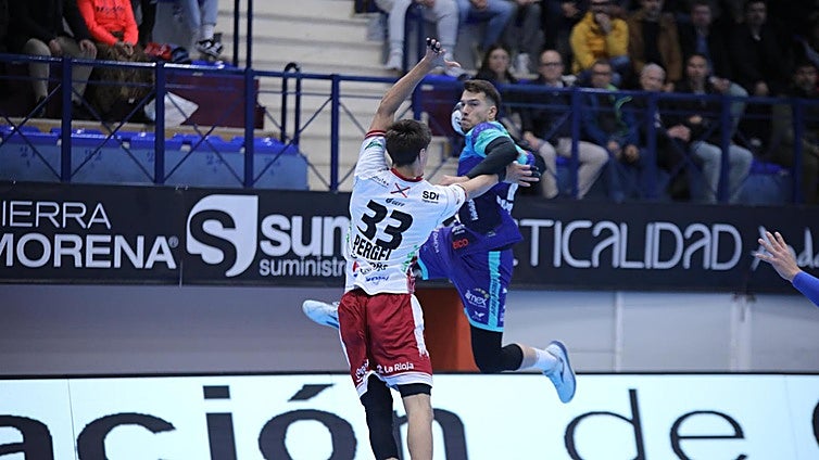 La garra del Cajasol Ángel Ximénez Puente Genil no tiene premio final ante la calidad de Logroño (39-42)