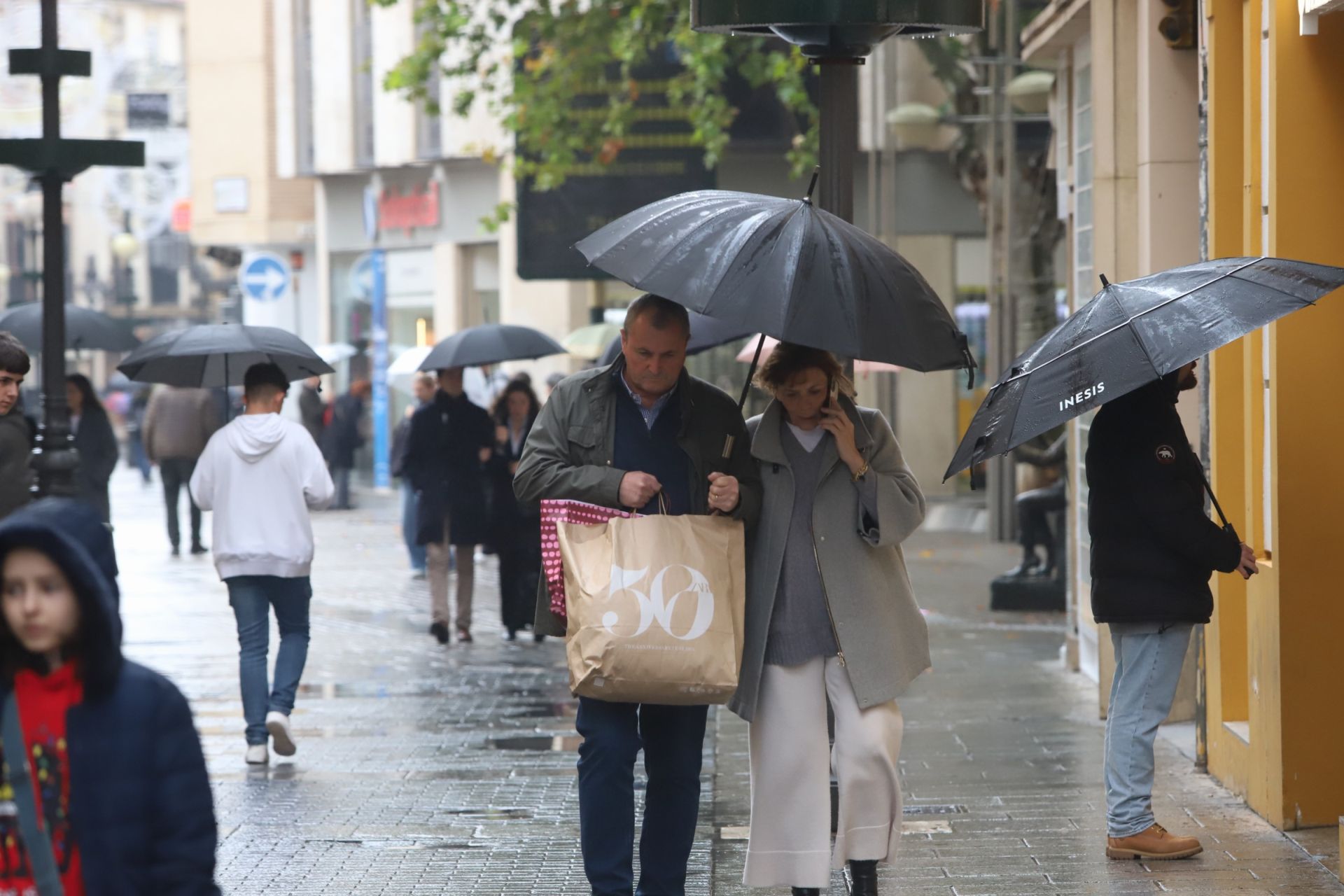 Las compras anticipan la Navidad en Córdoba, en imágenes