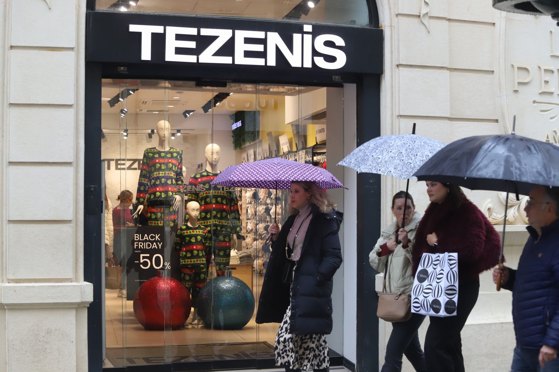 Las compras anticipan la Navidad en Córdoba, en imágenes